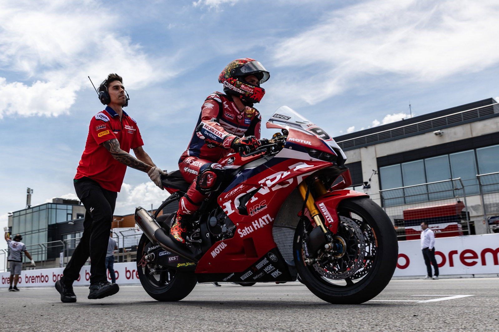 Jake Dixon, 2026 Aragon WorldSBK, grid. Credit: Gold and Goose.